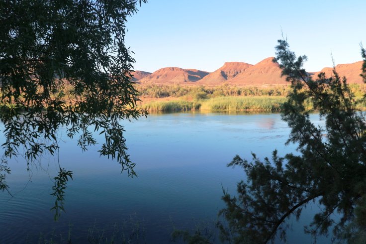  Orange River - an oasis in the wasteland… 