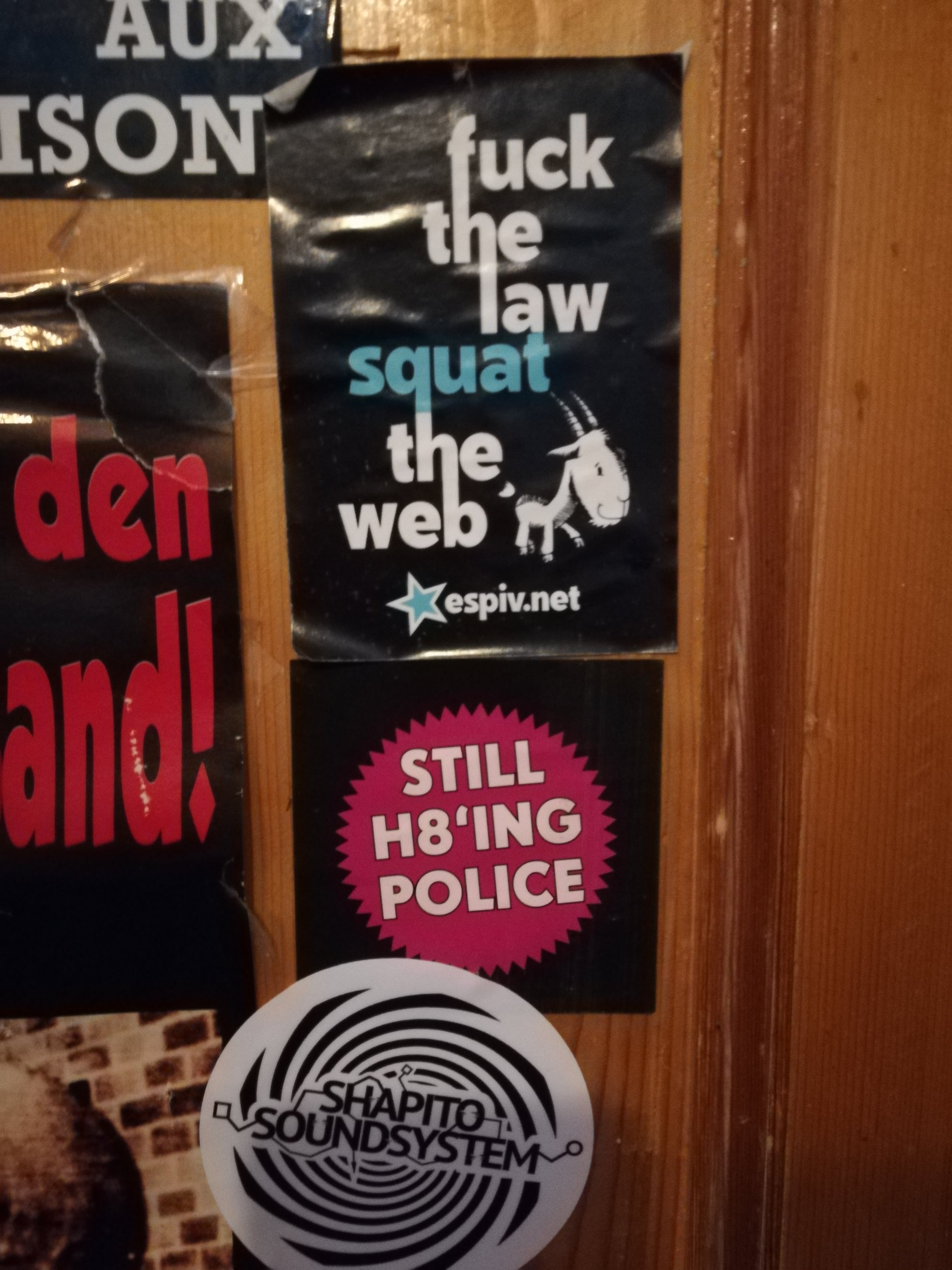  Toilet Art ( anarchist hub MKZ Overtoom) 