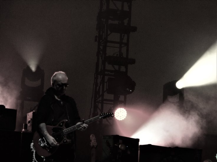  Reeves Gabrels doing his thing. 