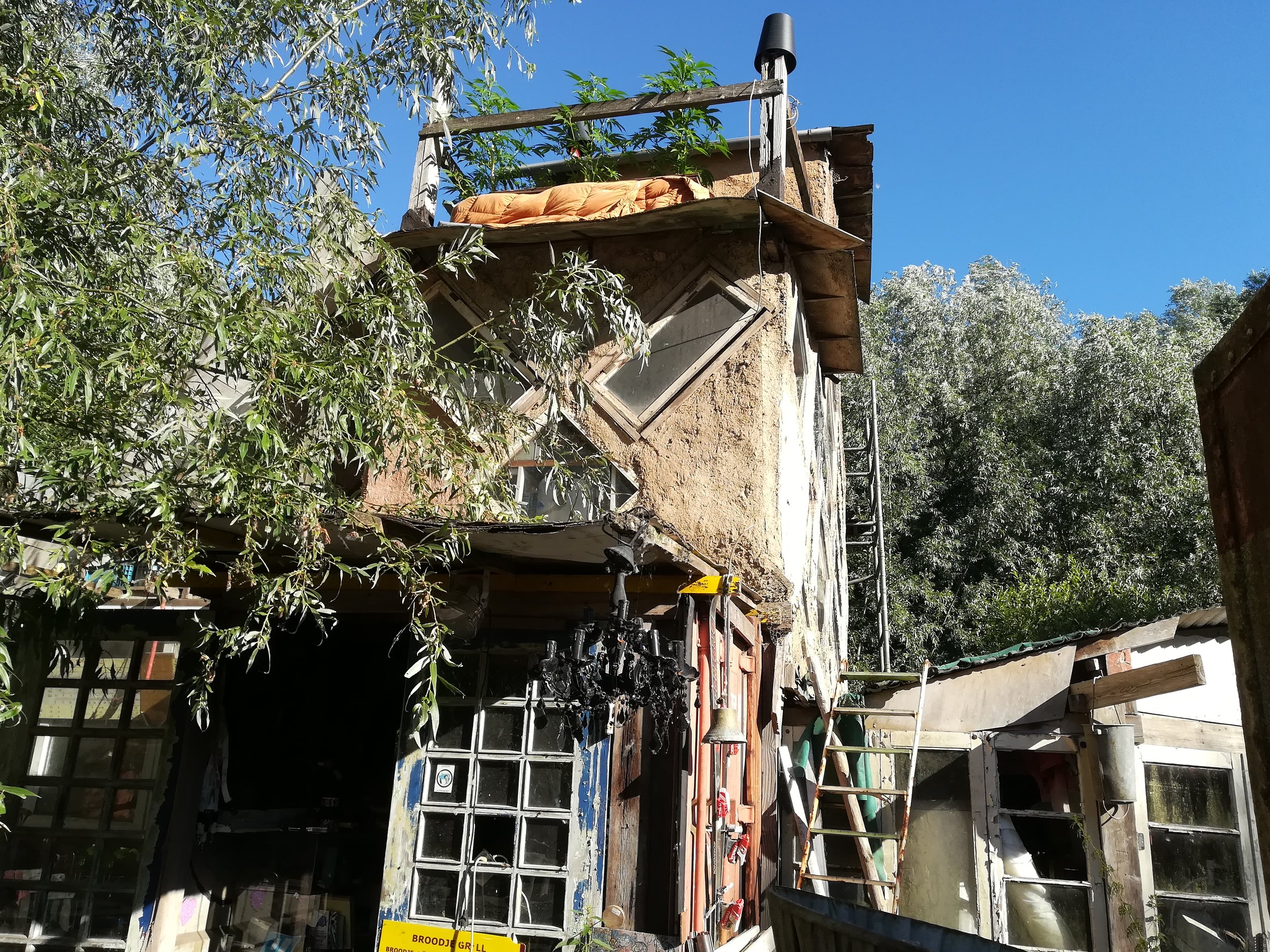 Visionary spaces, here a communal kitchen space and sleeping quarters made from earth and shipping containers 